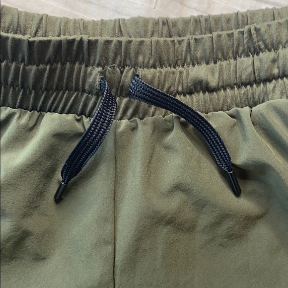 Athletic shorts - Picture 2 of 4